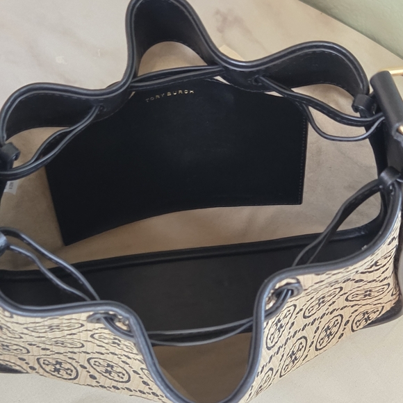 $598 Tory Burch T Monogram Bell Bag Black/Tan - Picture 8 of 9